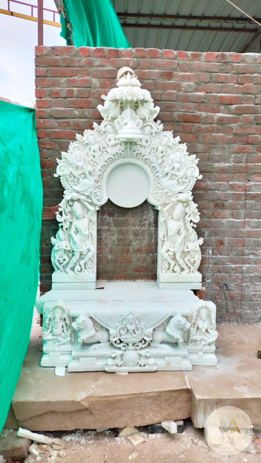 Jain Temple Parikar — Grand Toran with Simha Peeth — hand-carved Makrana marble Indoor Temples for home by Vardaan Arts