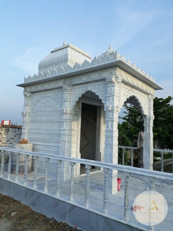 Terrace Shikhar Mandir — hand-carved Makrana marble Outdoor Temples for home by Vardaan Arts